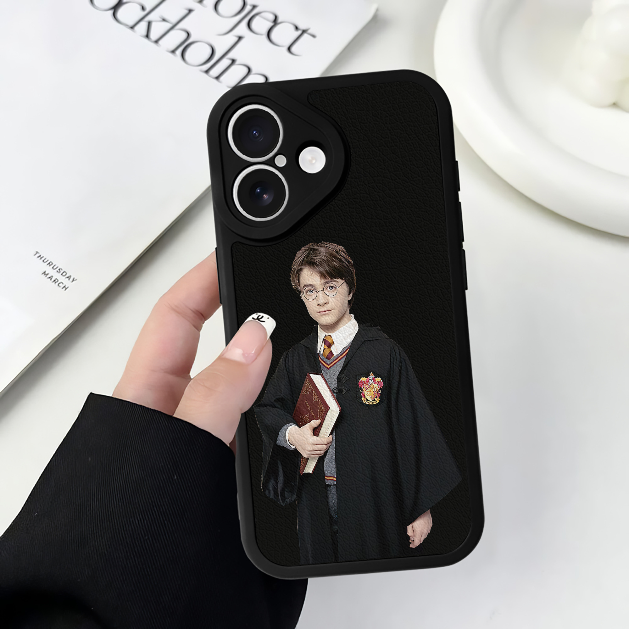 （画像用） Harry Potter ハリー・ポッターシリーズ 【iPhone 16シリーズ対応】シリコンスマホケース（レザー調） 材質：シリコン